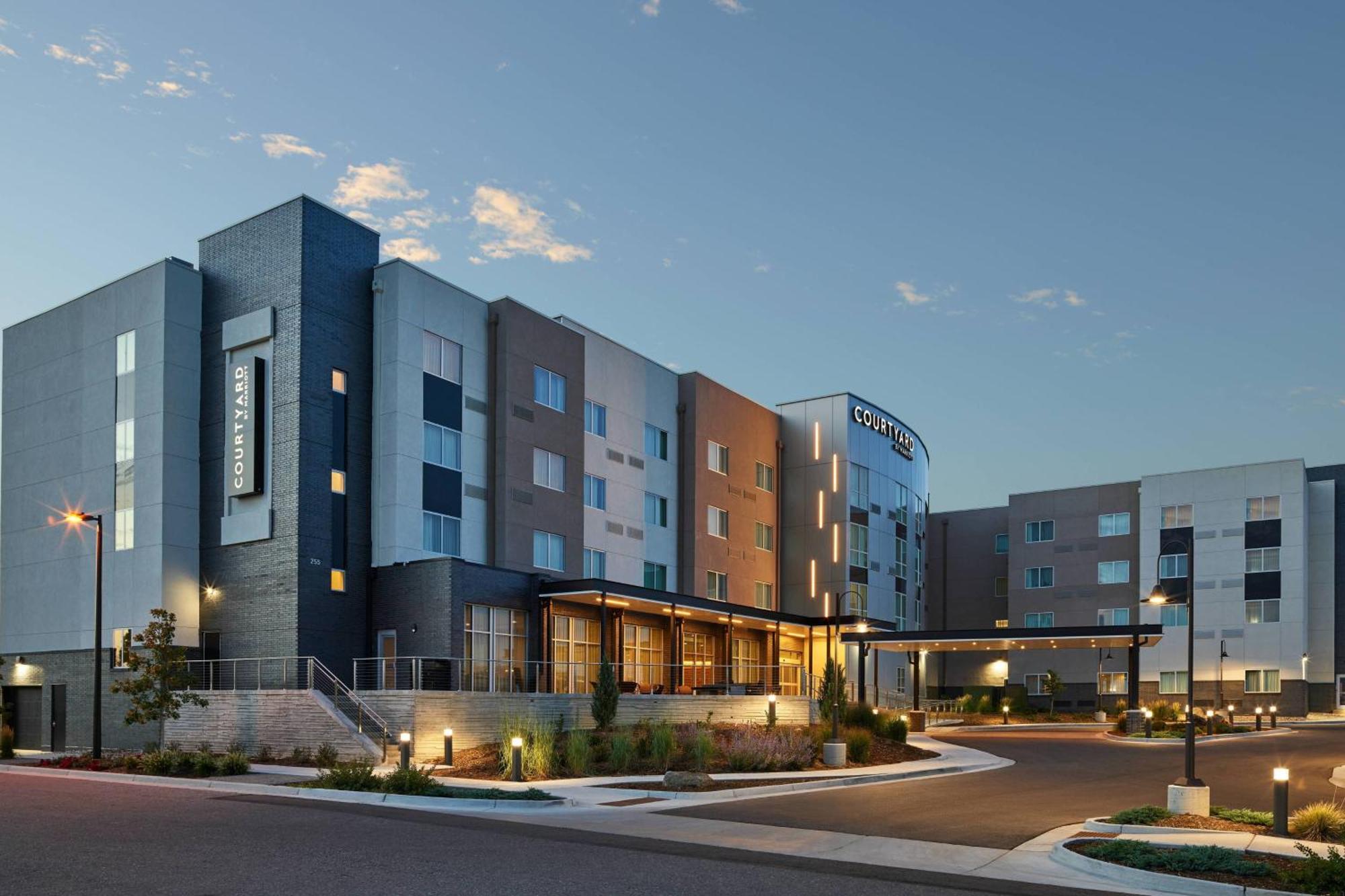 Courtyard Denver Aurora Hotel Exterior photo